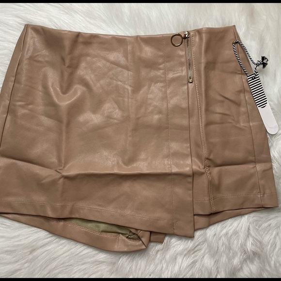 NEW TRENDY NUDE BLUSH PINK FAUX LEATHER ZIPPER ACCENTED SKORT SMALL MEDIUM LARGE - Picture 6 of 14
